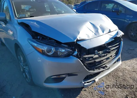 2018 Mazda Mazda3 Touring z USA, uszkodzony, nr VIN 3MZBN1L3XJM206329
